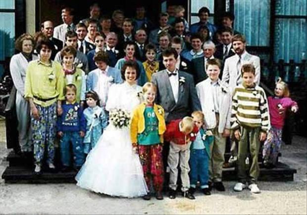 Funny-Wedding-Photobombs-8